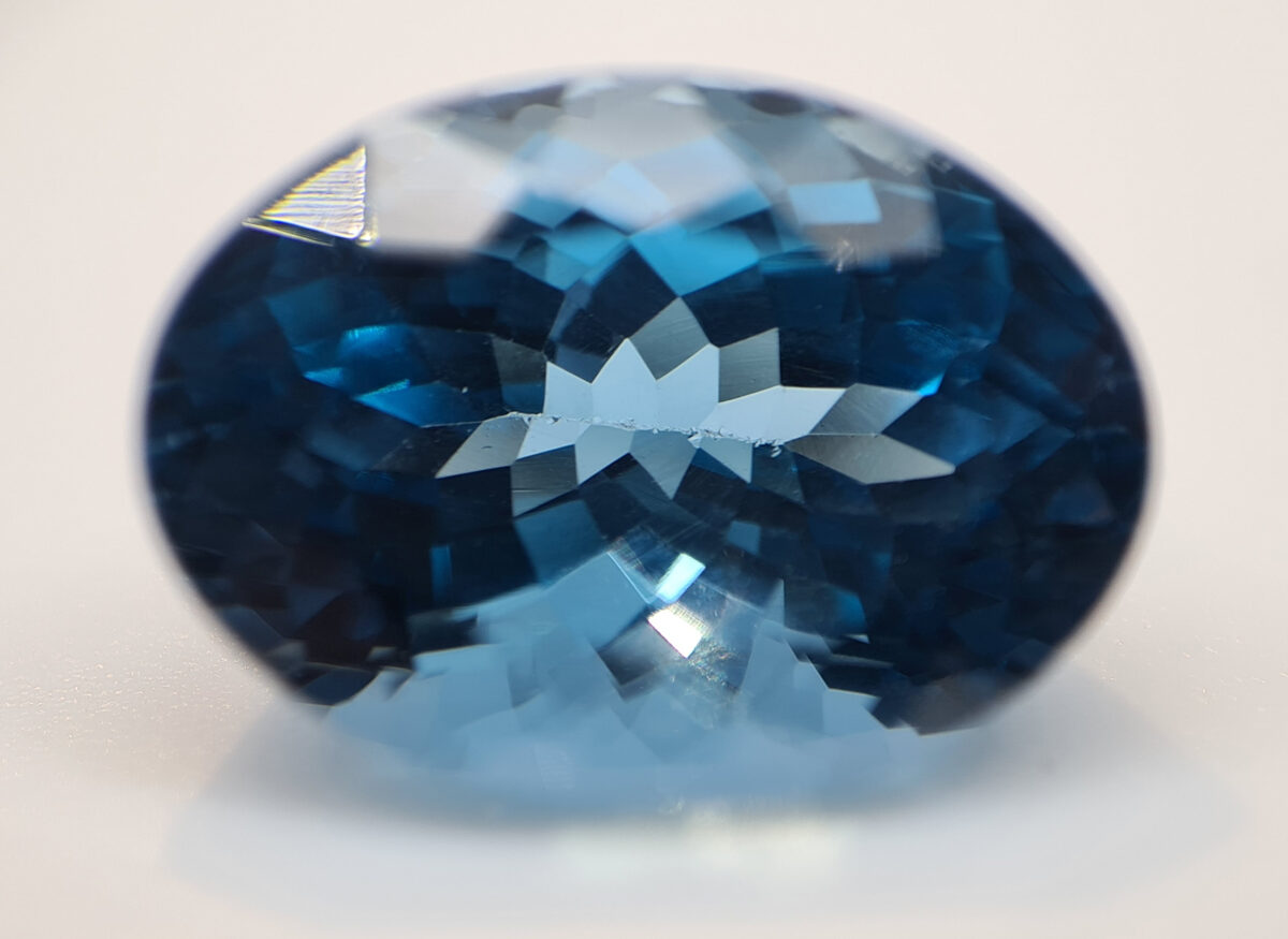 Yteim Gemmes : Topaze 10,89 carats