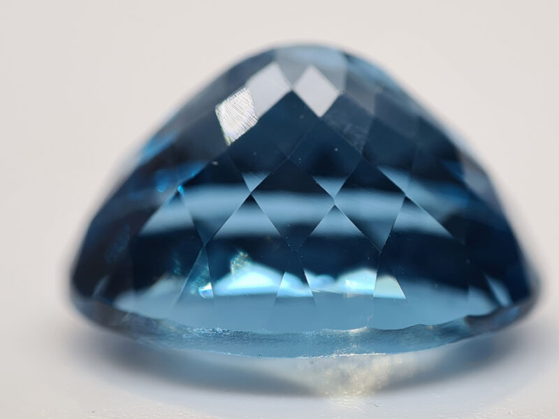 Yteim Gemmes : Topaze 10,89 carats