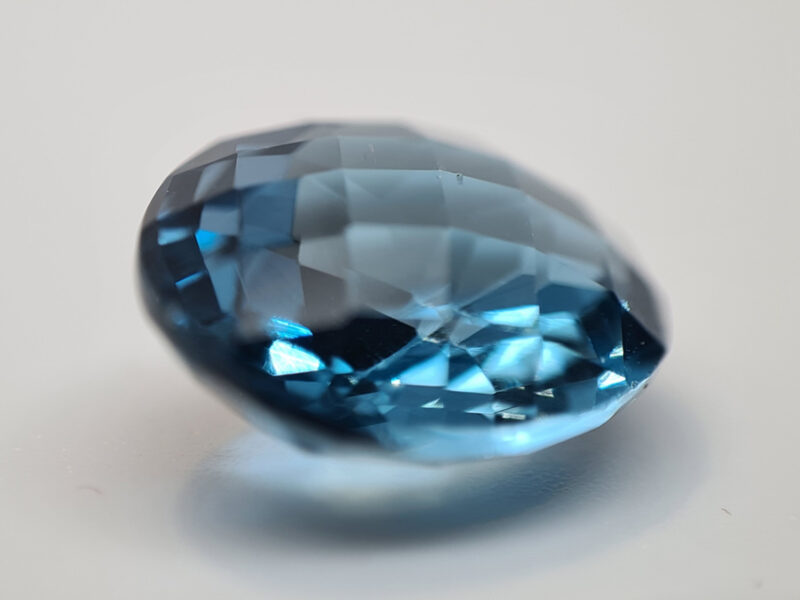 Yteim Gemmes : Topaze 6,07 carats