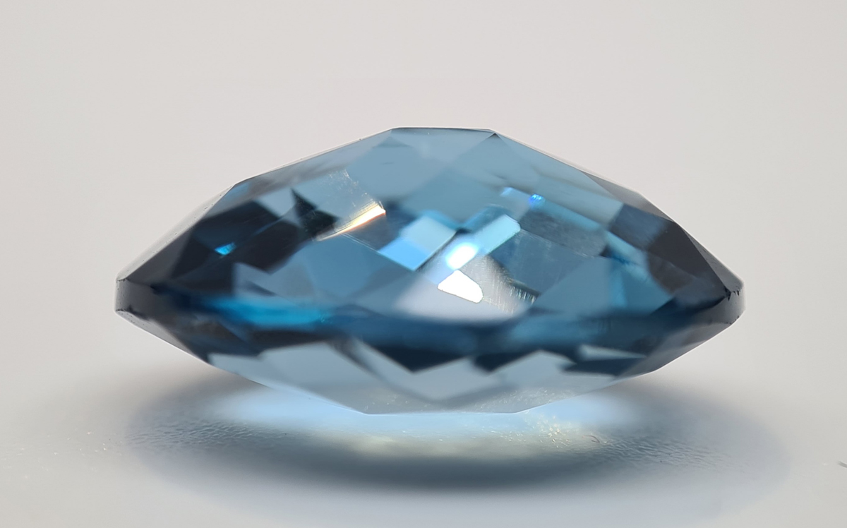 Yteim Gemmes : Topaze 6,07 carats