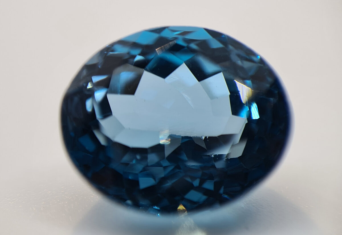 Yteim gemmes : Topaze 7,12 carats