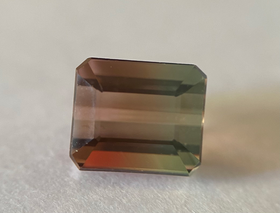 Yteim Gemmes : Tourmaline 2,50 carats Bicolore seafoam