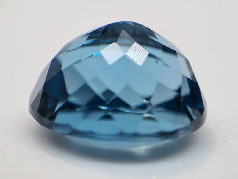 Yteim gemmes : Topaze 7,12 carats